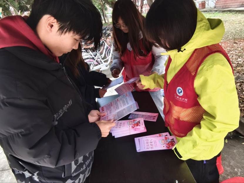 小孩们在地上 AI 生成的内容可能不正确。